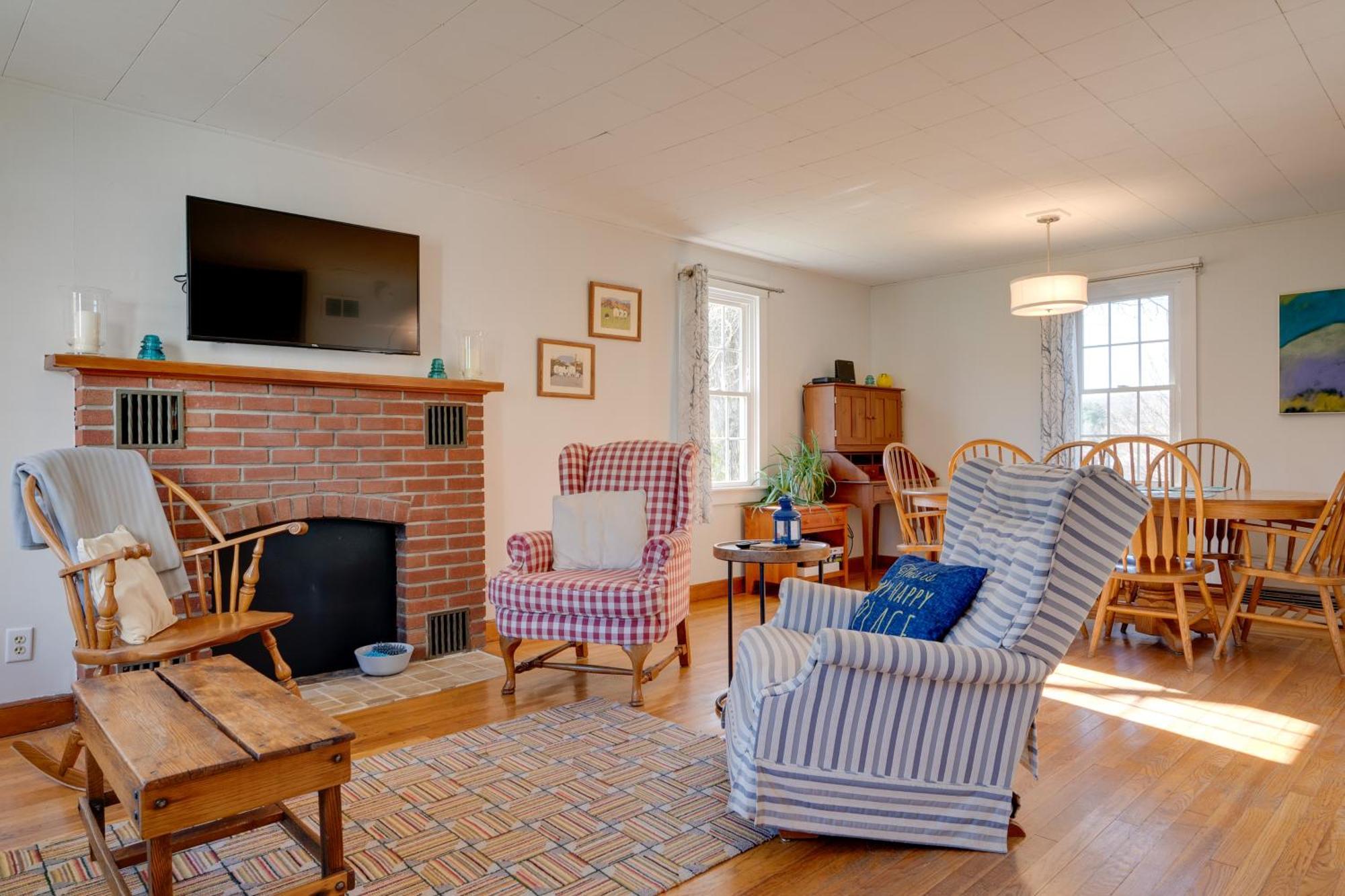 Charming Farmhouse Walk To Village And Trails! Burke Zewnętrze zdjęcie